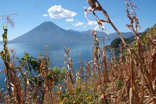 Lac Atitlán et volcan San Pedro